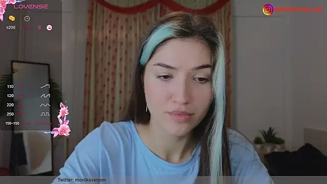 Snapshot of monikavenom chatting on February 19, 5:05 am monikavenom online show from February 19, 5:05 am