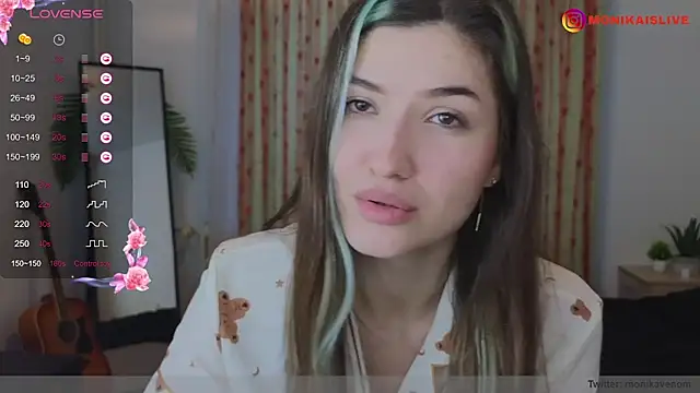 Snapshot of monikavenom chatting on February 20, 5:12 am monikavenom online show from February 20, 5:12 am