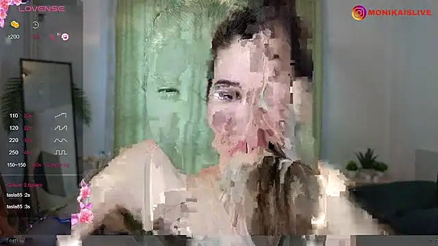 Snapshot of monikavenom chatting on March 5, 5:07 am monikavenom online show from March 5, 5:07 am