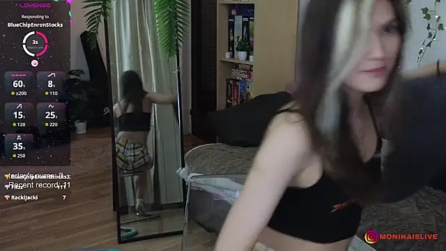 Snapshot of monikavenom chatting on October 4, 3:37 am monikavenom online show from October 4, 3:37 am