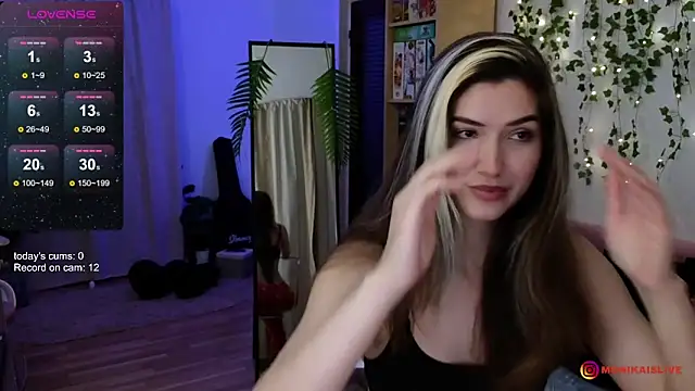 Snapshot of monikavenom chatting on January 11, 5:12 am monikavenom online show from January 11, 5:12 am