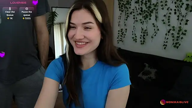 Snapshot of monikavenom chatting on April 23, 8:57 am monikavenom online show from April 23, 8:57 am