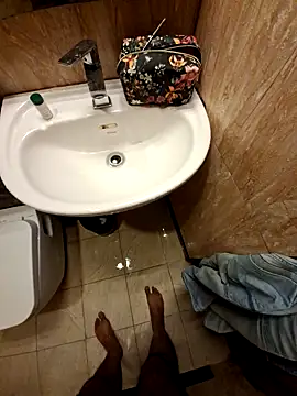 Snapshot of Exhibitionist1508 chatting on November 15, 4:21 am Exhibitionist1508 online show from November 15, 4:21 am