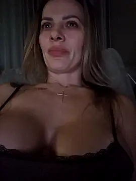 Snapshot of SweetMonicaUK chatting on October 26, 9:21 pm SweetMonicaUK online show from October 26, 9:21 pm