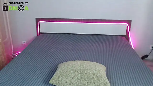 Snapshot of RonnieMilles chatting on September 18, 7:27 pm RonnieMilles online show from September 18, 7:27 pm