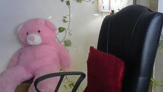 Black cat cutie online show from June 18, 5:30 am