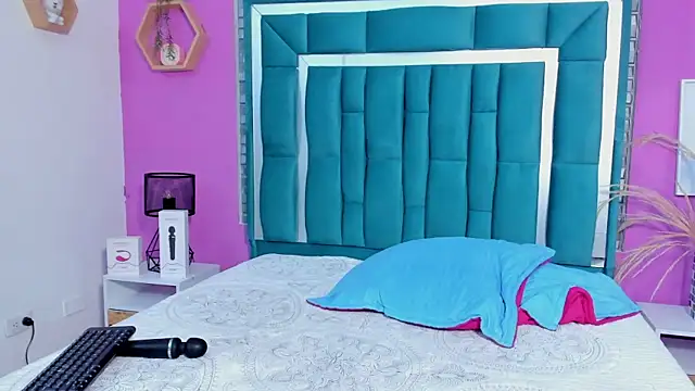 Snapshot of LORENSCOLLINS chatting on January 16, 12:34 am LORENSCOLLINS online show from January 16, 12:34 am