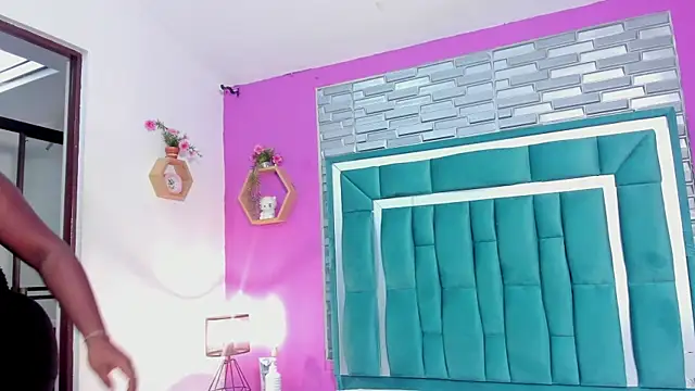 Snapshot of LORENSCOLLINS chatting on October 4, 8:07 pm LORENSCOLLINS online show from October 4, 8:07 pm