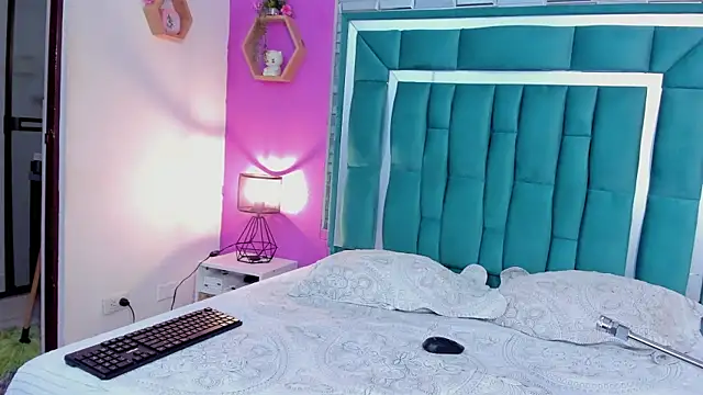 LORENSCOLLINS online show from February 14, 12:57 pm