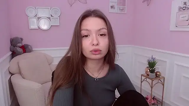 LucySkilar online show from December 10, 6:22 am