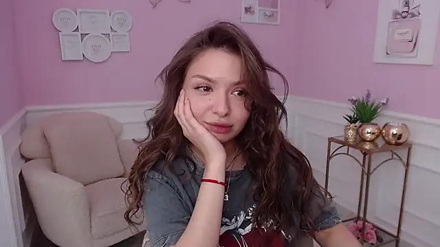 LucySkilar online show from September 29, 4:17 am