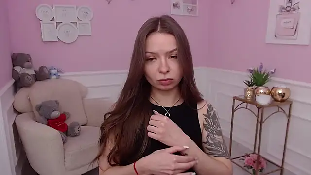 LucySkilar online show from November 18, 5:34 am