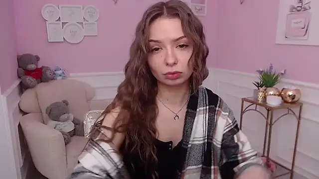 LucySkilar online show from December 1, 6:07 am