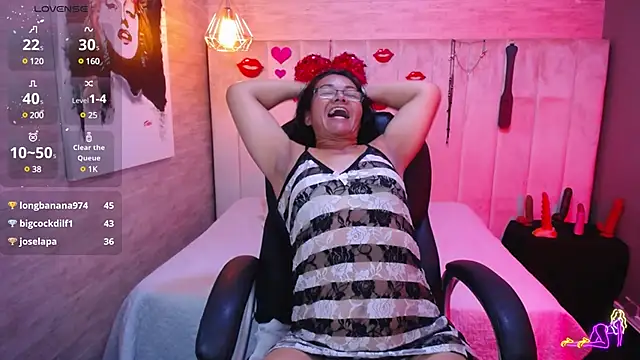 Snapshot of MaturePure chatting on February 9, 3:01 pm MaturePure online show from February 9, 3:01 pm