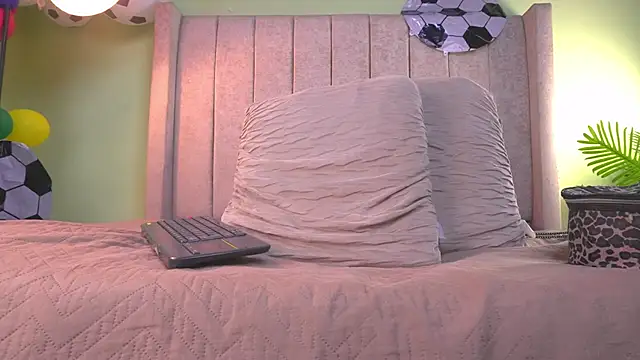 Snapshot of patty_m chatting on June 22, 12:02 pm patty m online show from June 22, 12:02 pm