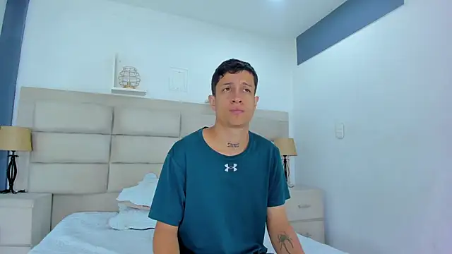 Snapshot of AgarEvans chatting on December 15, 5:01 am AgarEvans online show from December 15, 5:01 am