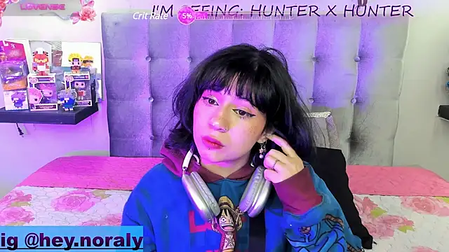 Snapshot of hey_noraly chatting on January 3, 1:47 pm hey noraly online show from January 3, 1:47 pm