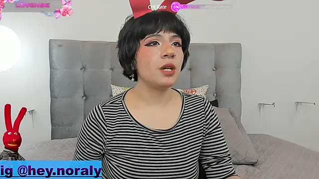 Snapshot of hey_noraly chatting on January 17, 4:26 pm hey noraly online show from January 17, 4:26 pm
