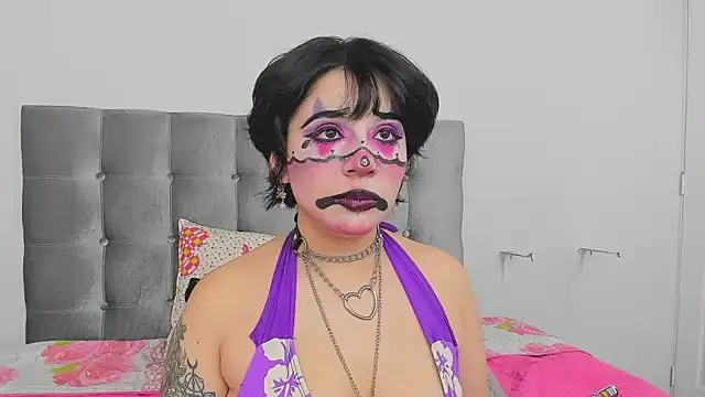 Snapshot of hey_noraly chatting on February 1, 4:35 am hey noraly online show from February 1, 4:35 am