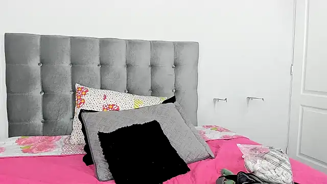 Snapshot of hey_noraly chatting on February 1, 7:36 am hey noraly online show from February 1, 7:36 am