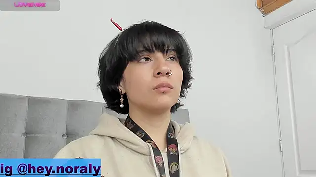 Snapshot of hey_noraly chatting on March 22, 4:03 am hey noraly online show from March 22, 4:03 am