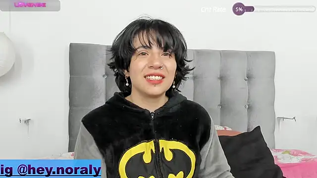 Snapshot of hey_noraly chatting on March 23, 7:20 am hey noraly online show from March 23, 7:20 am