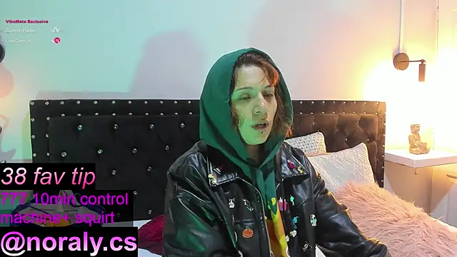 Snapshot of hey_noraly chatting on October 11, 12:04 pm hey noraly online show from October 11, 12:04 pm