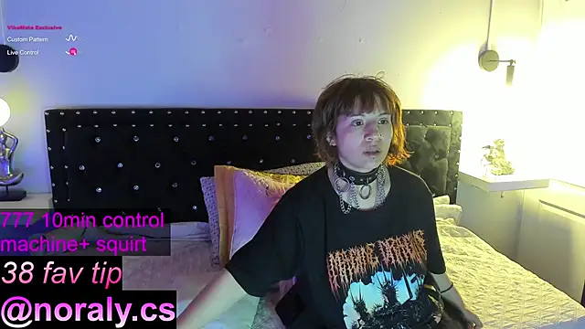 Snapshot of hey_noraly chatting on October 19, 4:13 am hey noraly online show from October 19, 4:13 am