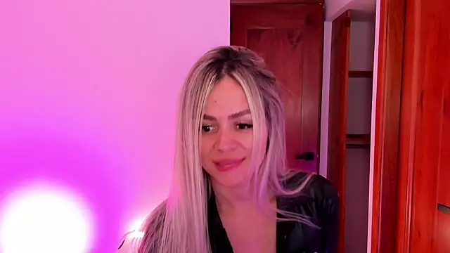 nicole valencia  online show from November 5, 7:52 am