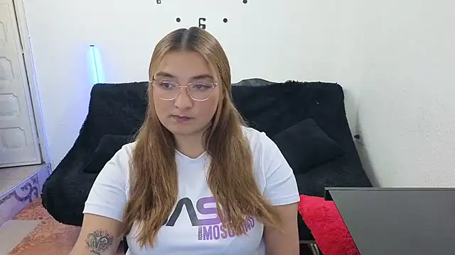 sweetcarla online show from May 13, 5:21 pm