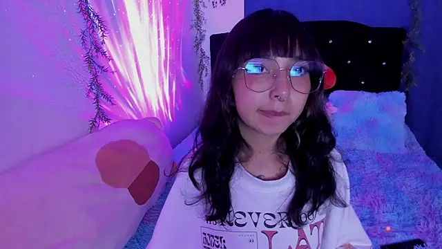 Snapshot of arysUwU chatting on January 8, 2:14 am arysUwU online show from January 8, 2:14 am