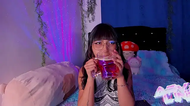 Snapshot of arysUwU chatting on January 11, 12:44 am arysUwU online show from January 11, 12:44 am