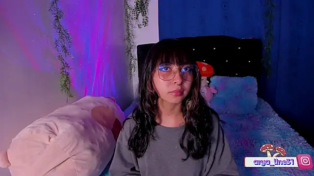 Snapshot of arysUwU chatting on February 8, 1:54 am arysUwU online show from February 8, 1:54 am