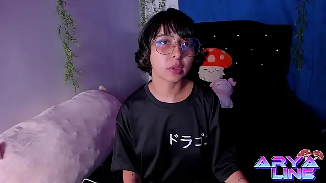 Snapshot of arysUwU chatting on February 20, 1:25 am arysUwU online show from February 20, 1:25 am