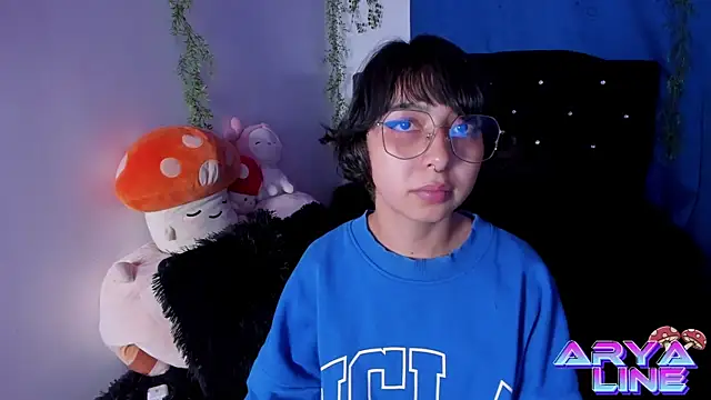 Snapshot of arysUwU chatting on February 22, 1:22 am arysUwU online show from February 22, 1:22 am