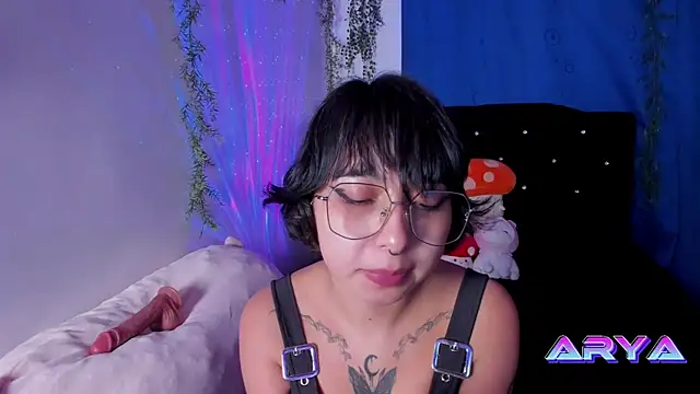 Snapshot of arysUwU chatting on February 22, 4:29 am arysUwU online show from February 22, 4:29 am