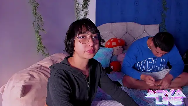 Snapshot of arysUwU chatting on March 5, 1:42 am arysUwU online show from March 5, 1:42 am