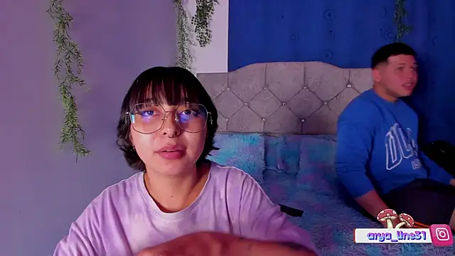 Snapshot of arysUwU chatting on March 19, 6:35 am arysUwU online show from March 19, 6:35 am