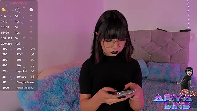 Snapshot of arysUwU chatting on October 25, 1:24 am arysUwU online show from October 25, 1:24 am