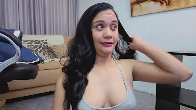 Snapshot of mariiana_murillo01 chatting on June 6, 4:06 am mariiana murillo01 online show from June 6, 4:06 am