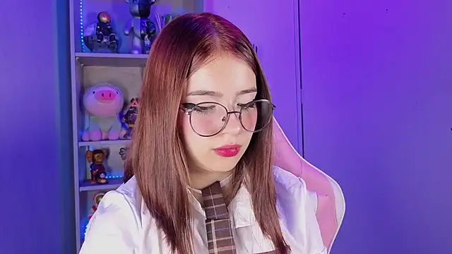 Snapshot of EmilyMiller_ chatting on October 30, 4:30 pm EmilyMiller online show from October 30, 4:30 pm