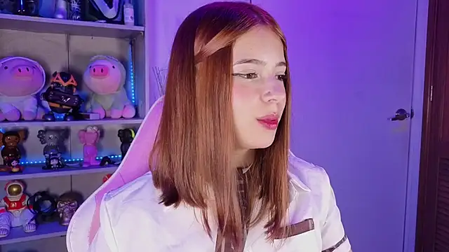 Snapshot of EmilyMiller_ chatting on November 24, 5:23 pm EmilyMiller online show from November 24, 5:23 pm