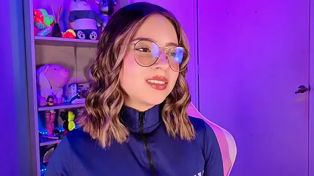 Snapshot of EmilyMiller_ chatting on May 16, 3:22 pm EmilyMiller online show from May 16, 3:22 pm