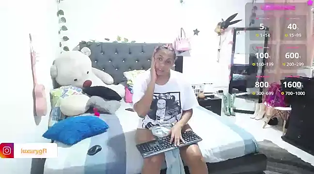 Snapshot of Pocahontaslovex chatting on January 11, 12:01 am Pocahontaslovex online show from January 11, 12:01 am