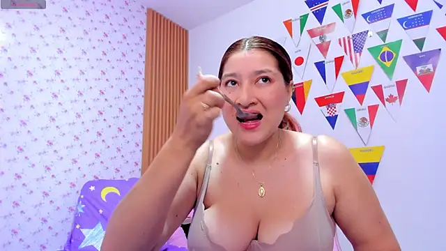 Soyqueen online show from June 17, 4:37 am