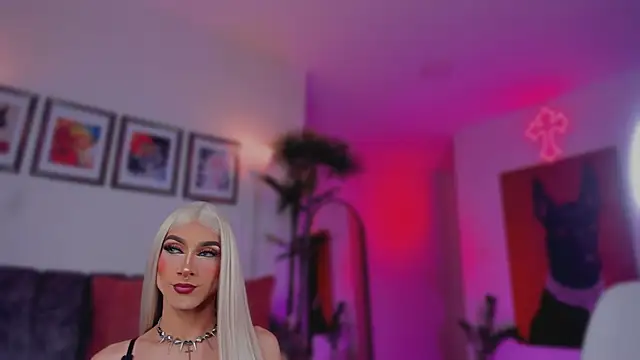 Snapshot of Taylor__foxxx chatting on November 20, 5:18 am Taylor foxxx online show from November 20, 5:18 am