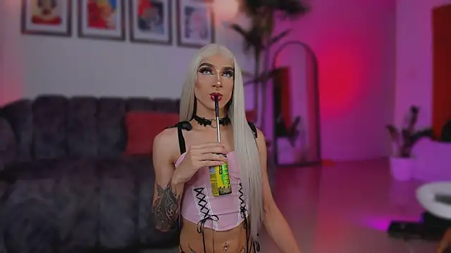 Snapshot of Taylor__foxxx chatting on November 26, 5:08 am Taylor foxxx online show from November 26, 5:08 am