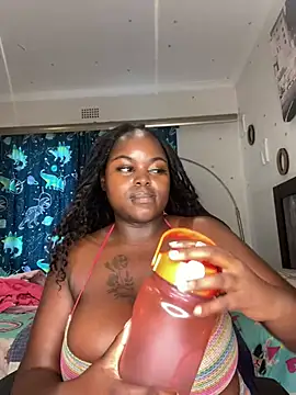 Snapshot of Honeycoco0211 chatting on February 1, 9:54 am Honeycoco0211 online show from February 1, 9:54 am