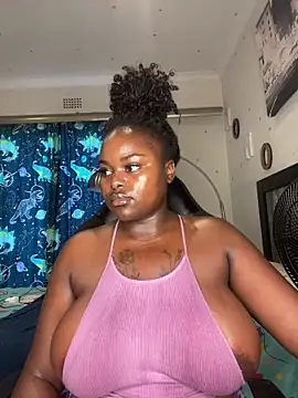 Snapshot of Honeycoco0211 chatting on February 6, 3:20 pm Honeycoco0211 online show from February 6, 3:20 pm