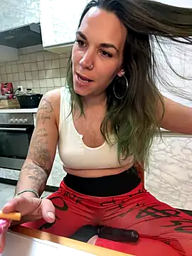 Snapshot of Lady_Knaller chatting on November 6, 8:10 pm Lady Knaller online show from November 6, 8:10 pm